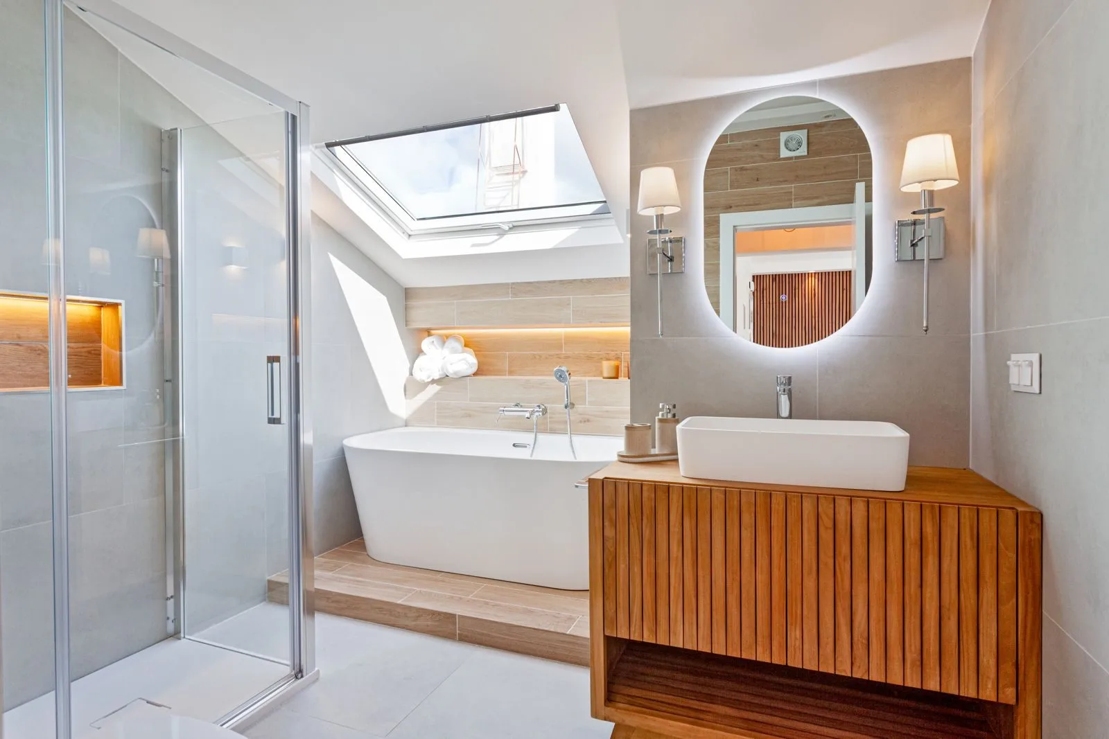 Bathroom with ocean view — Alvide renovation by Maya's Homes