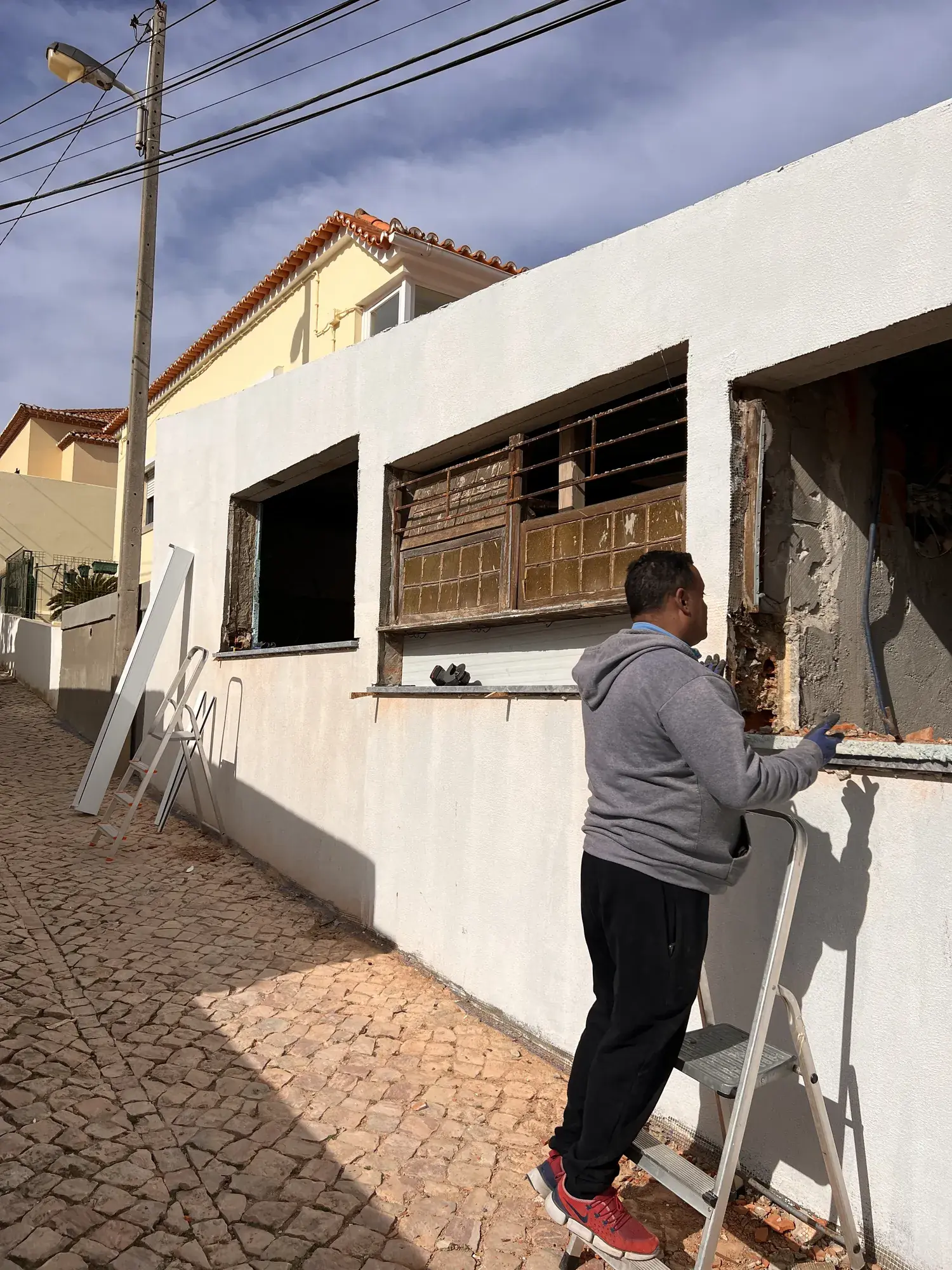 Window replacement — Amoreira loft conversion by Maya's Homes