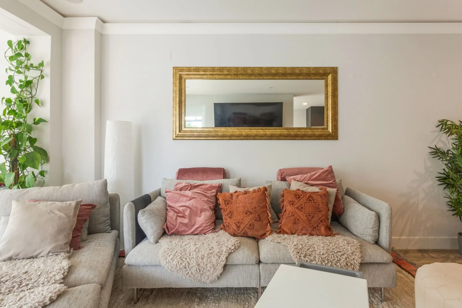 Sofa and mirror detail — Parede living room by Maya's Homes