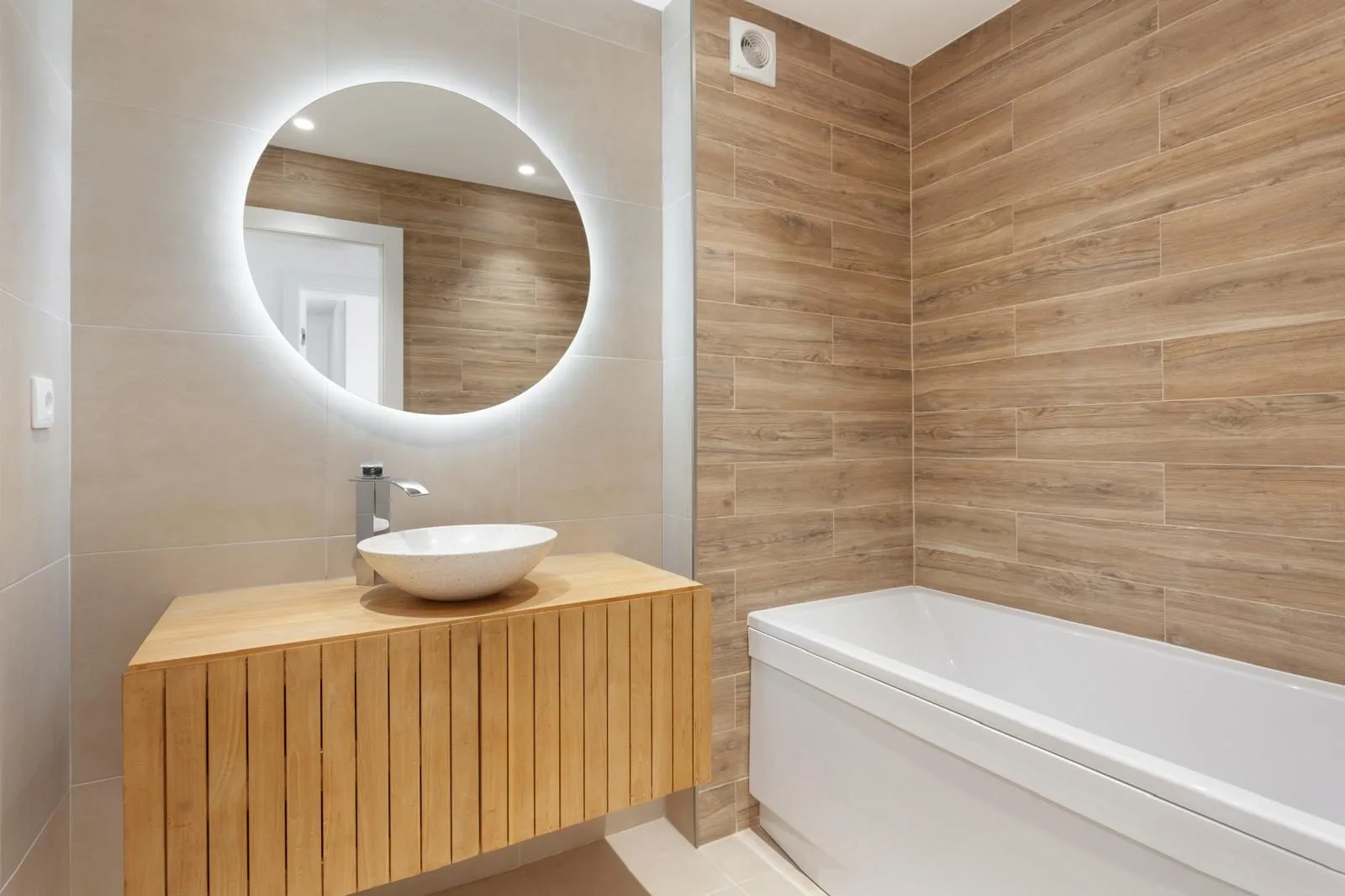 Main bathroom with bathtub — Rebelva renovation by Maya's Homes