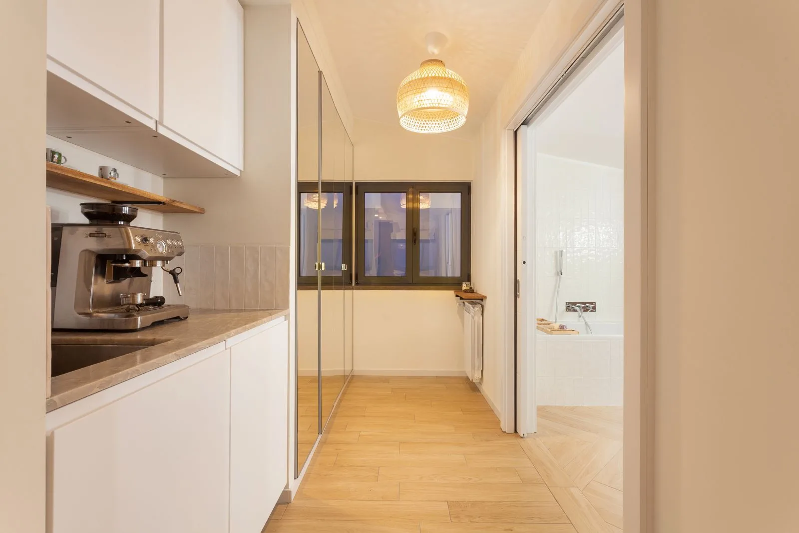 Detalhe do corredor — moradia Riviera pela Maya's Homes