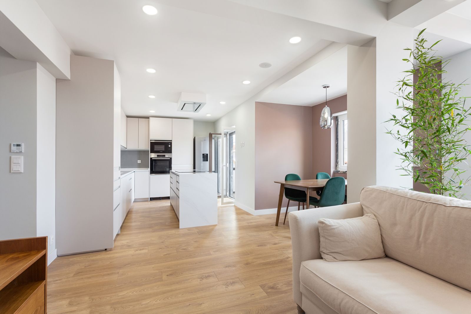 Open plan living and dining — Figueiras