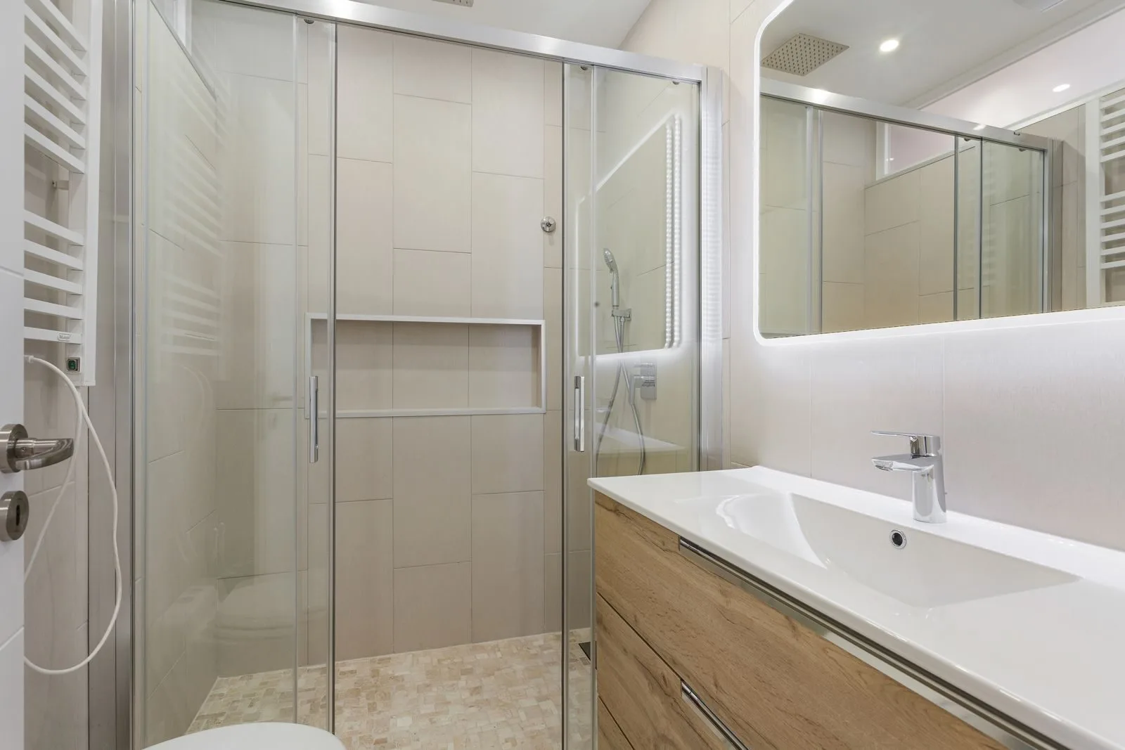 Second bathroom — Figueiras renovation by Maya's Homes